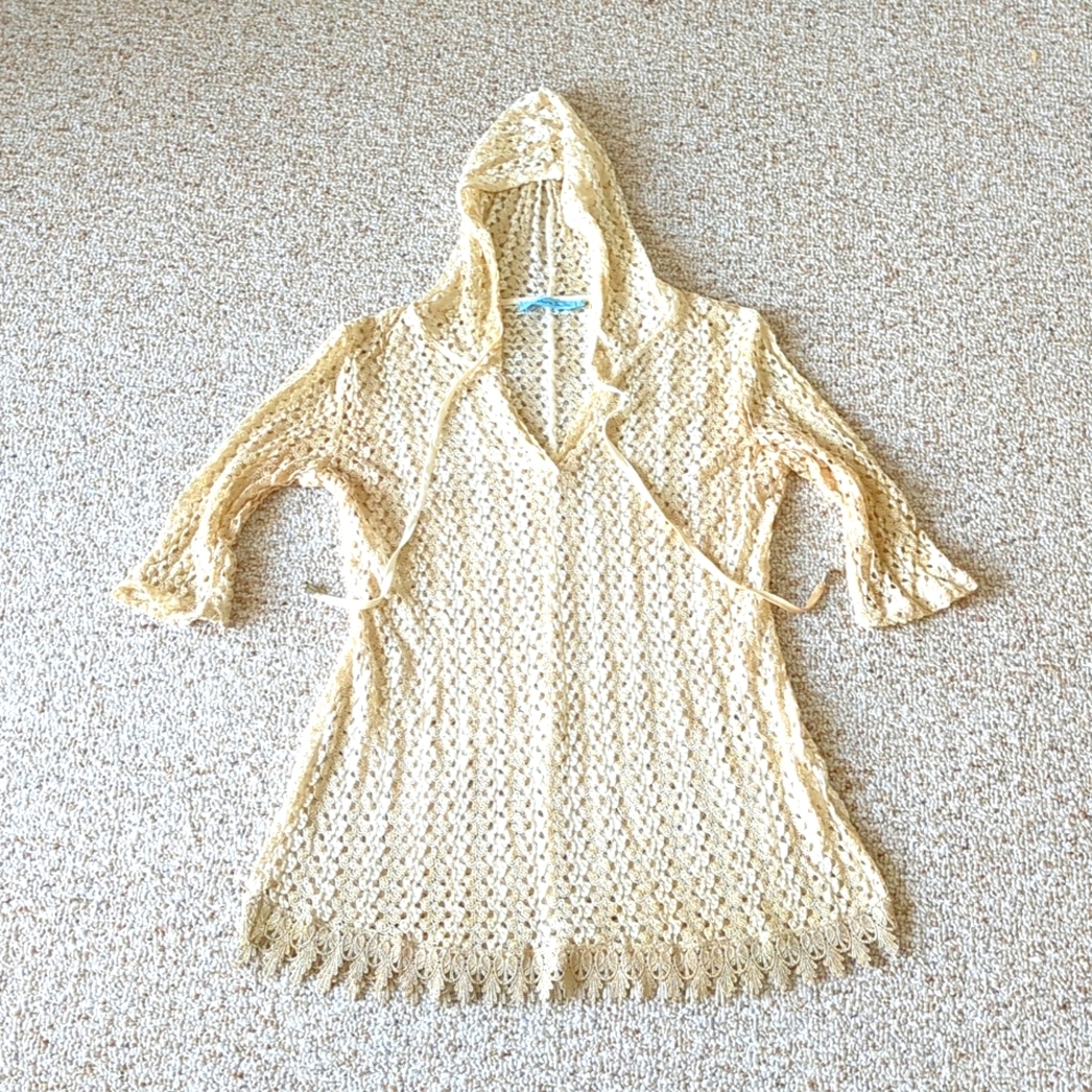 Solitaire Swim lacy coverup, white and gold.  Size L